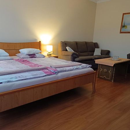 Szilvia Panzio Gyomaendrod Bed and Breakfast Εξωτερικό φωτογραφία