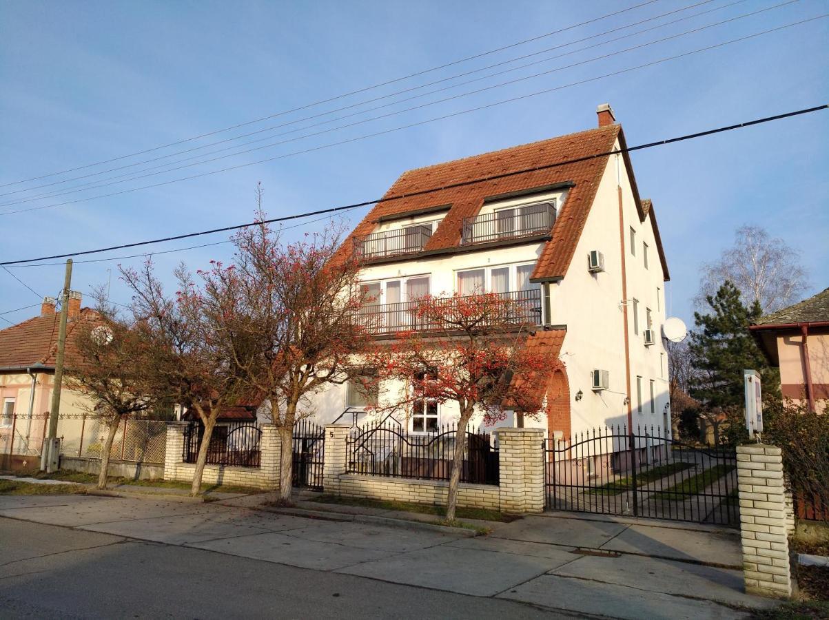 Szilvia Panzio Gyomaendrod Bed and Breakfast Εξωτερικό φωτογραφία